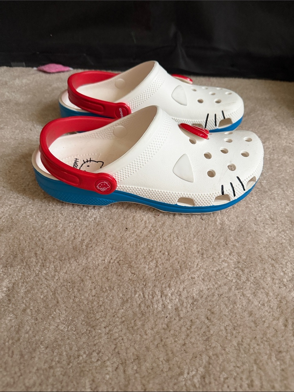 Hello Kitty Crocs - Men size 7/ Women Size 9 - Picture 6 of 6